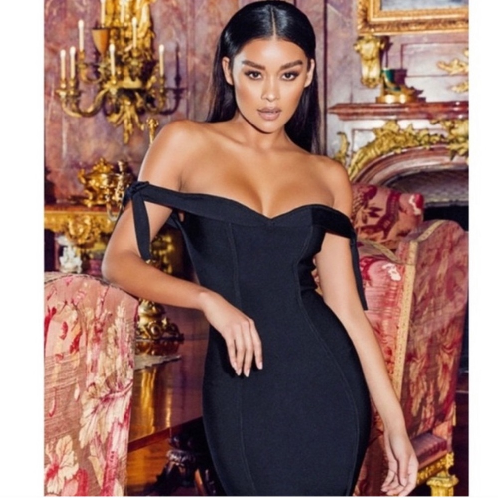 Off the shoulders bandage midi dress House of CB